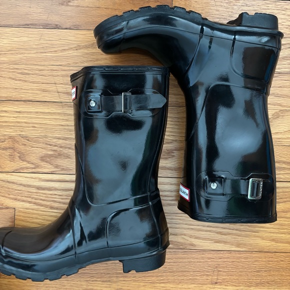 Hunter Women’s Glossy Black Short Size Boots~Size 8/F-7/M~W23700~EUC - Picture 3 of 16